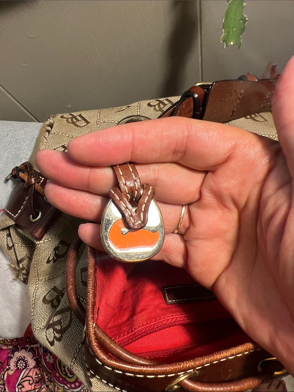 Dooney & Bourke Tan Brown Logo Quilted Drawstring Bucket Bag with Wallet & Pouch - Picture 16 of 16